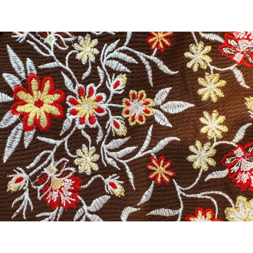 BloomChic Women's Brown Waffle Knit Blouse Floral Embroidery Size 12 - Picture 6 of 9